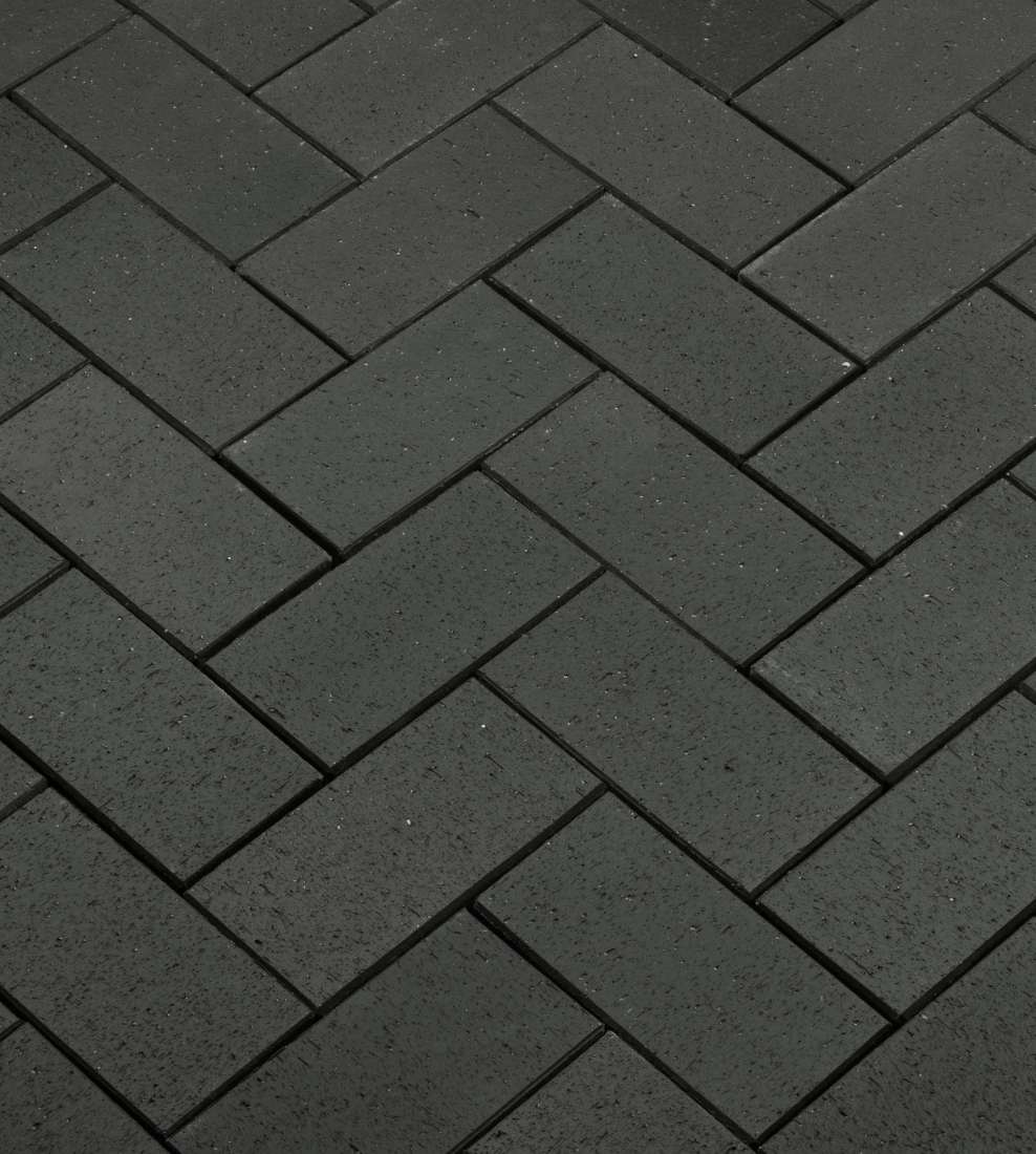 Kõnniteekivide paigaldamisega koduaias saab hakkama peremees ise Kõnniteekivide paigaldamisega koduaias saab hakkama peremees ise