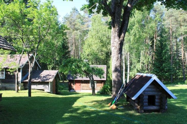 Kodu ja puidutöökoda Sõreste külas Kanepi vallas (Eve ja Mati Kuklase)