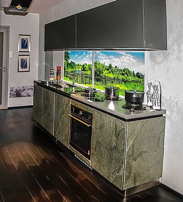 Köögimööbli disain sisearhitekt Aet Piel, tootja Arens, valgusaken Lifeimage, potid iittala, laevalgusti Hektor Light, põrand Lincona põrandakeskus, pildiraamid Eurofoto