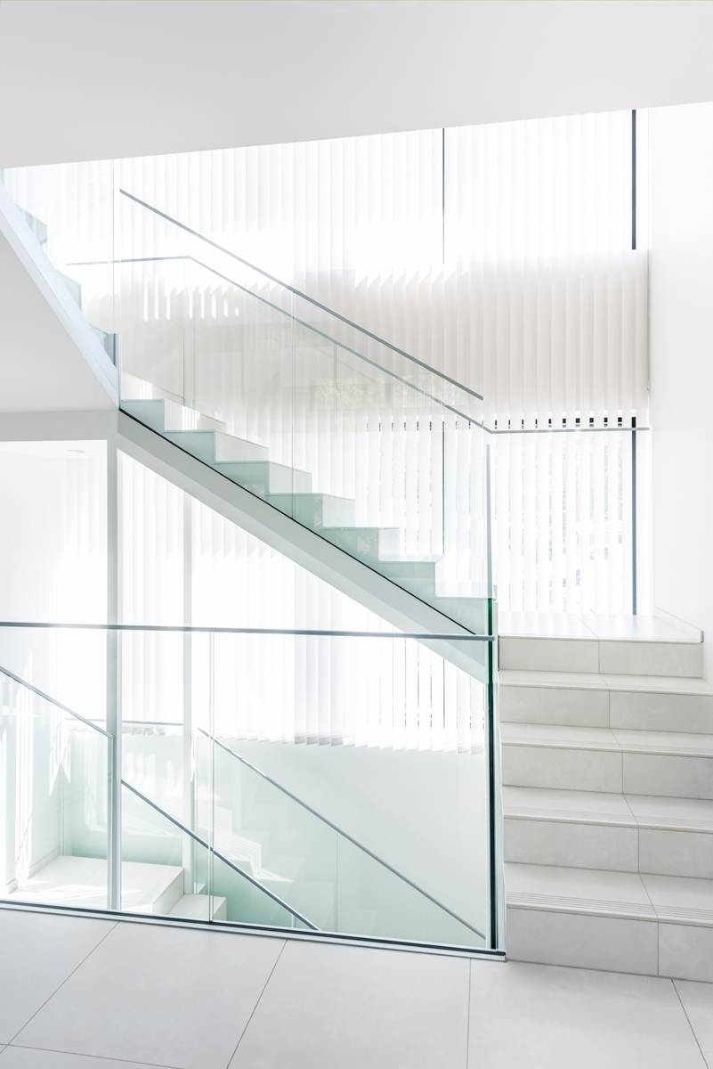 Kivimaja läbi kolme korruse