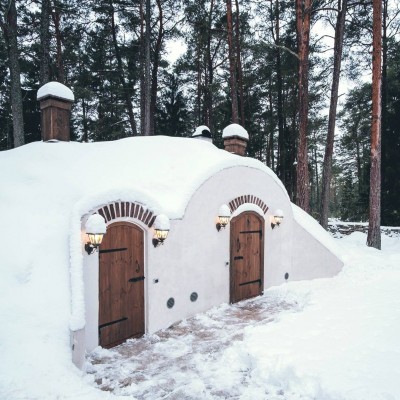 Revonial energiasäästlikud võlvhooned: koobassaun, maakelder, suveköök Revonial energiasäästlikud võlvhooned: koobassaun, maakelder, suveköök