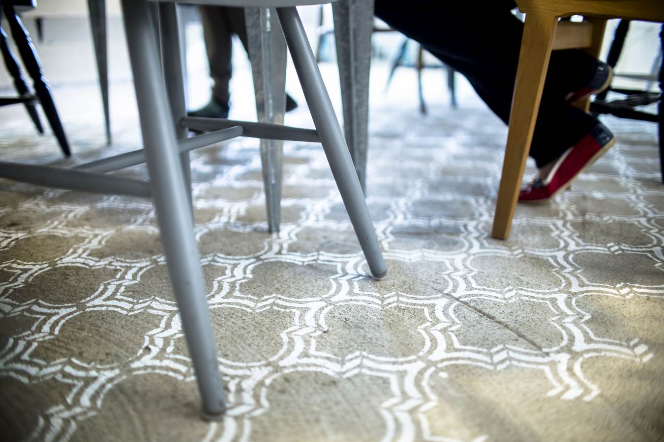 Põranda värvimine šablooniga – isikupärane ja vastupidav