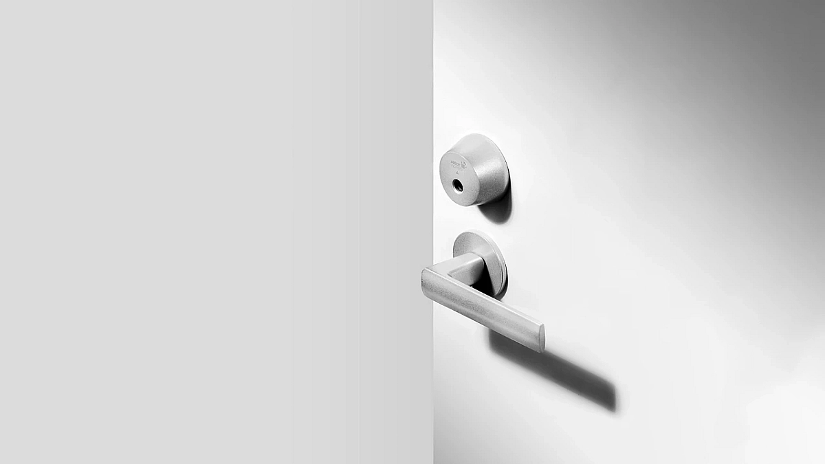 ABLOY ACTIVE pinnakattega ukselingid takistavad 99% bakterite levikut