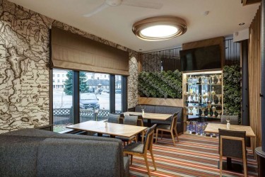 32 - Ugandi Resto
