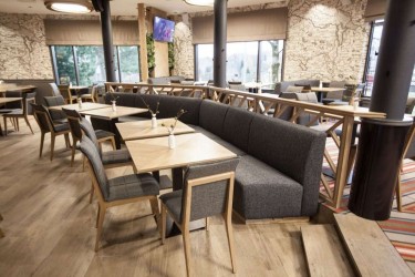 38 - Ugandi Resto