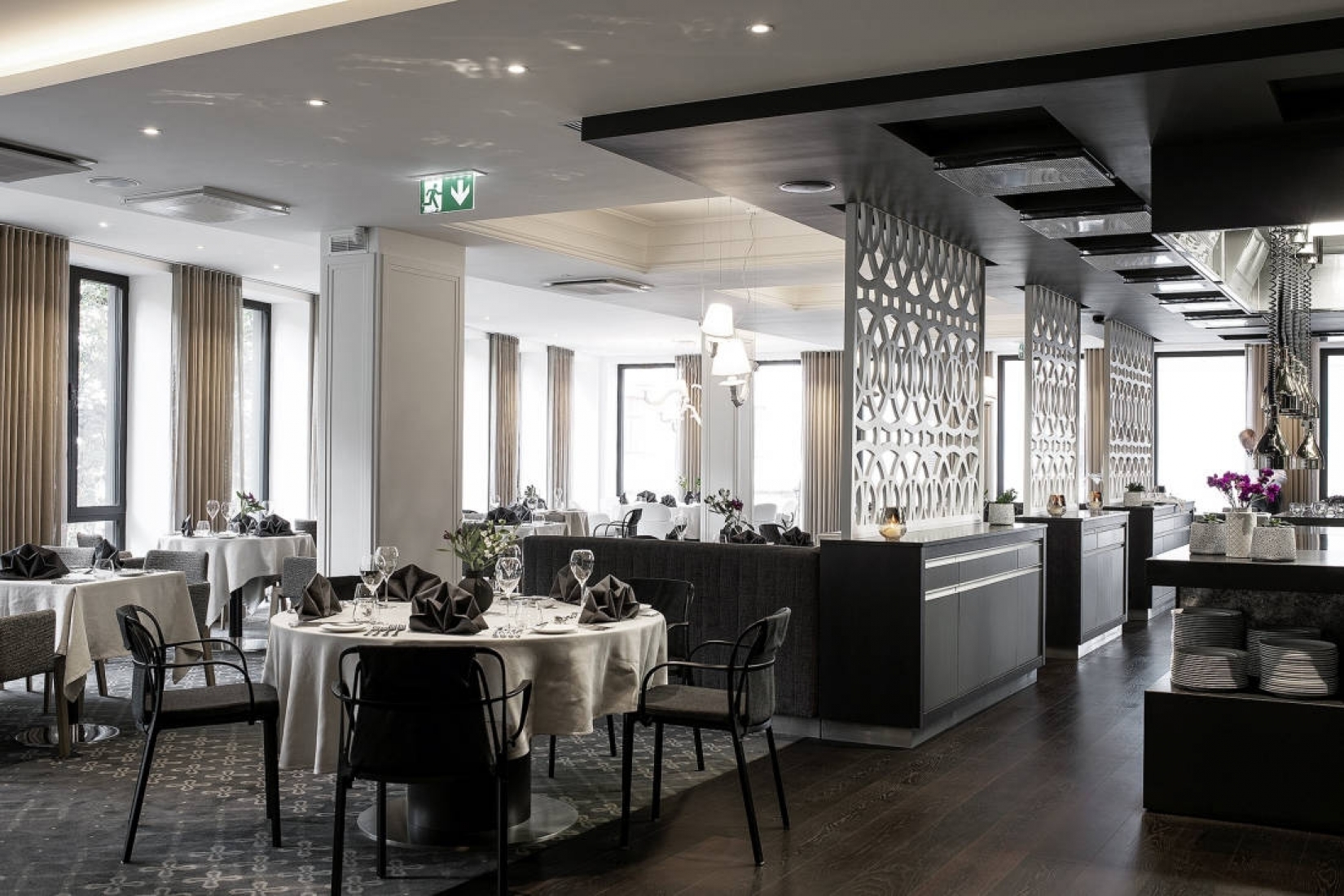 Restoran Juur, Hõlm, Mon Repos, Pull, Fii, pagarikoda Rost, pubi StVitus