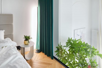 Rohelise alatooniga kardinad magamistoas - 1