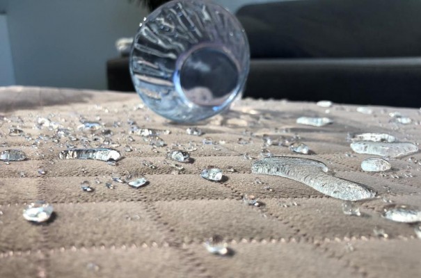 Kuidas muuta diivanikangas plekke hülgavaks? Lahendus on Nano tekstiili kaitsevahend