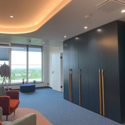 Pilt 5 - Garderoobikapp kui terviku osa – moodsad materjalid, nutikad süsteemid ja valgus