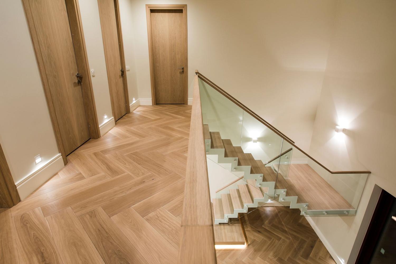 Klassikaline või prantsuse kalasaba parkett – milline valida?