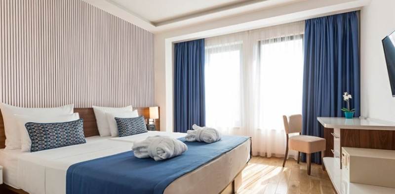 Akustilised puidust ribipaneelid seinte ja lae viimistlemiseks