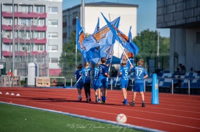 Tabsalu Jalgpalliklubi poisid klubi lipuga - 3