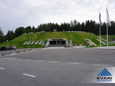 Tehvandi hotelli mätaskatus Otepääl. Mätaskatus vajab niitmist. - 1