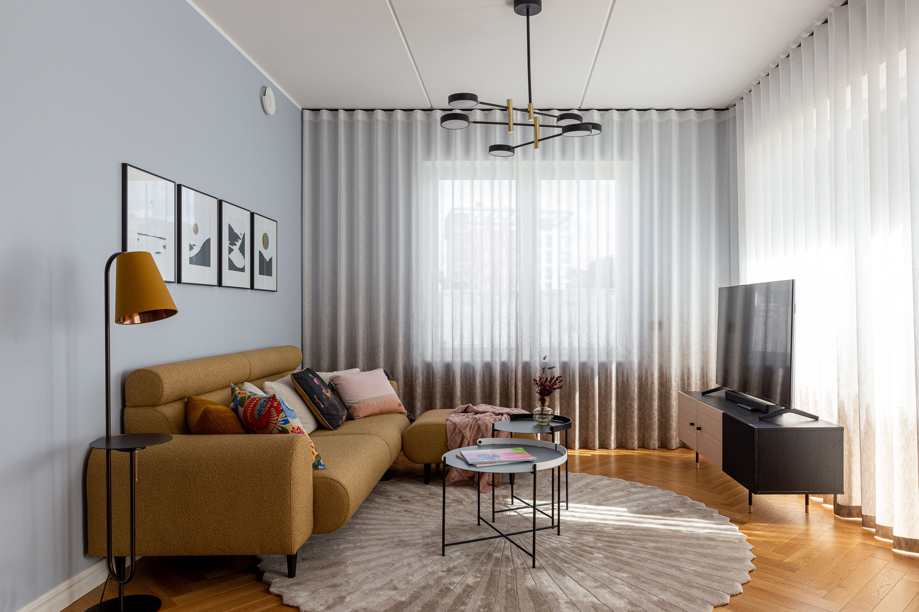 4Roomi põrandalamp Saxo Uus-Veerenni kvartali näidiskorteris. Sisekujundus: Loreida Hein 1