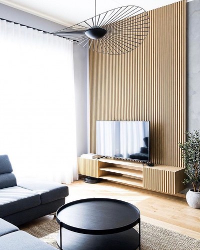 Elutoa TV-seinas ja mööblil on kasutatud lamineeritud ribipaneele - @triinuaruoja.interiors - 3
