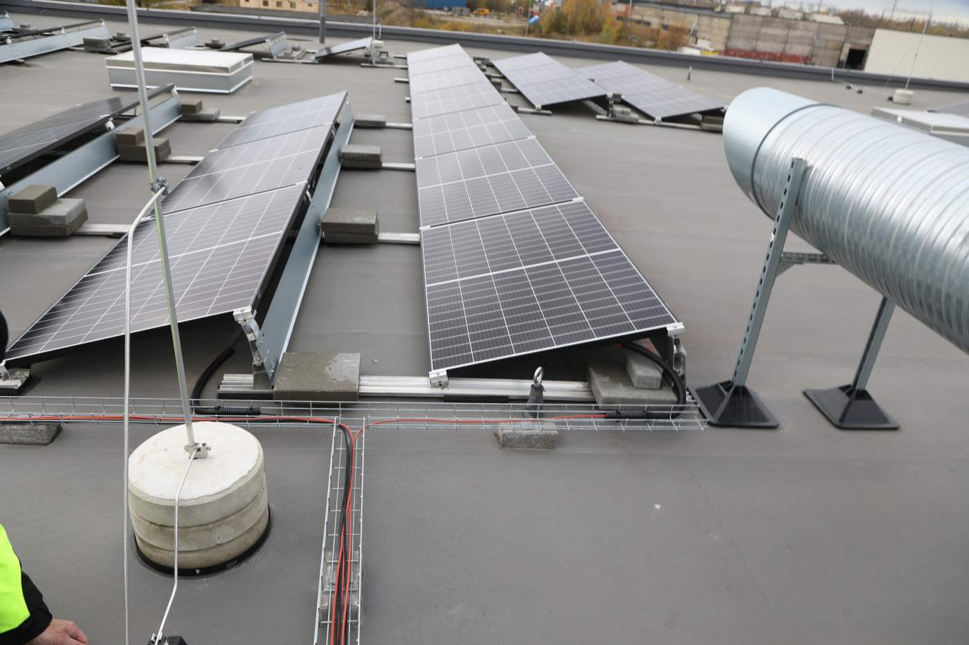 Päikesepaneelide paigaldamine katusele