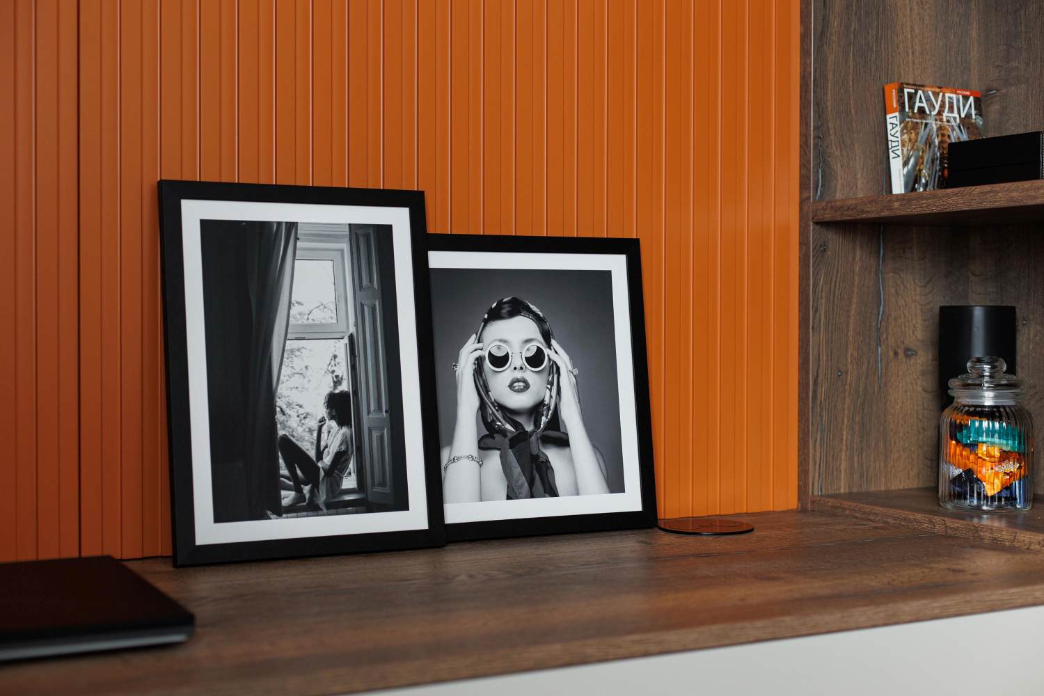 Interjöör loftilike elementide ja “apelsini meeleoluga”