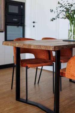26 - Interjöör loftilike elementide ja “apelsini meeleoluga”