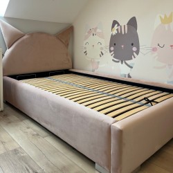 2 - Uus standard laste- ja magamistoa sisutuses: pehmed ja kumerad vormid