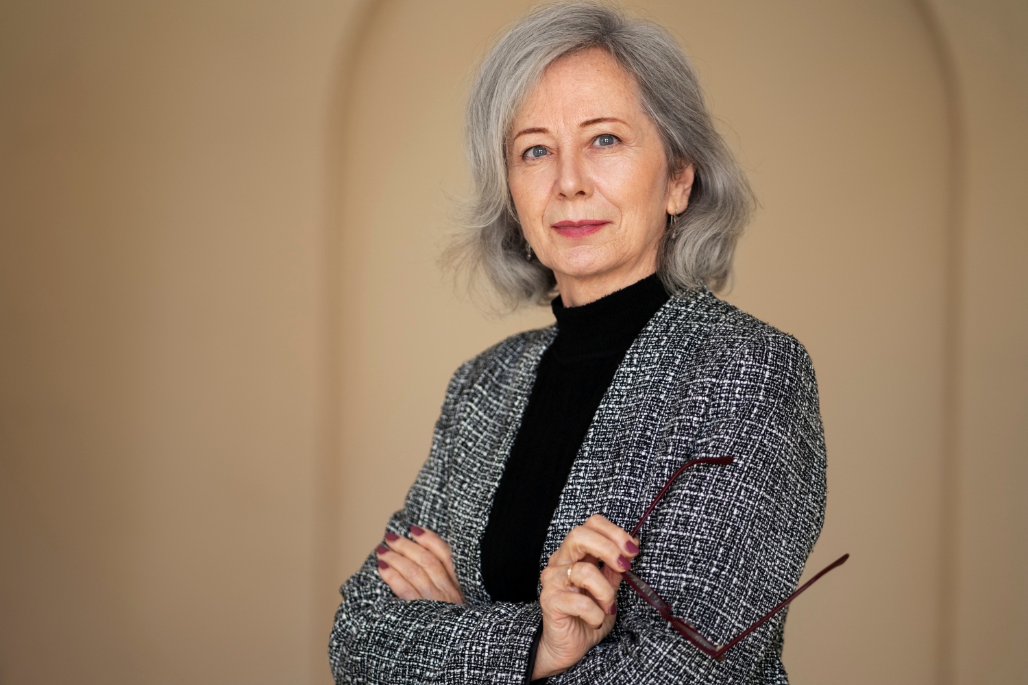 Hallide juuste katmine: parimad värvimistehnikad Hallide juuste katmine: parimad värvimistehnikad
