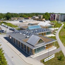 Päikesepaneelide, kliimaseadmete ja teiste seadmete paigaldamine lamekatusele – mida silmas pidada?
