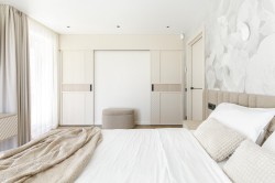 2 - Hiieküla eramu. Eritellimusmööbel: SISUKO