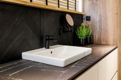 2 - Äsja renoveeritud eramu – valguse ja vaikuse lugu