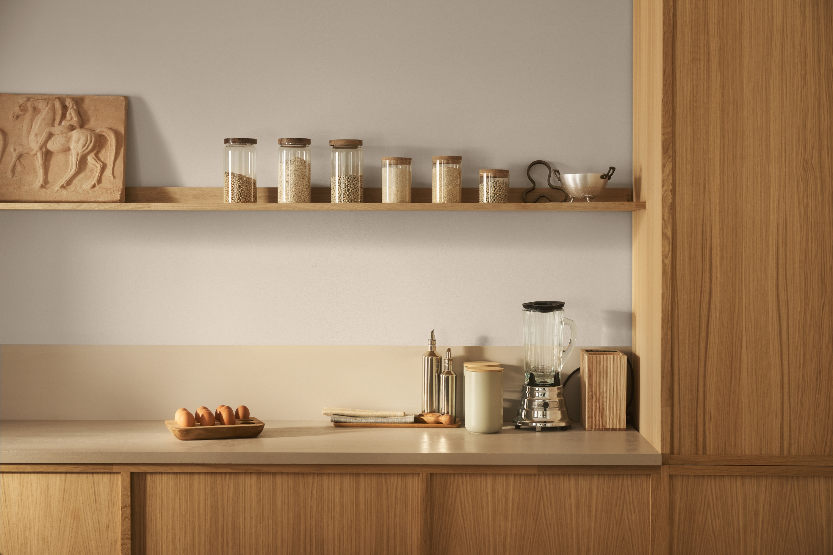 Tikkurila aasta värv 2026 on nüansirikas kollakasroheline toon L396 Chameleon