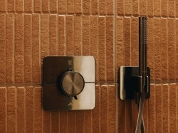 4 - Square dušisein, matt must