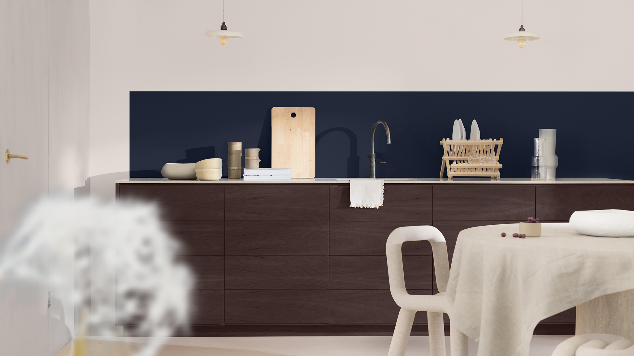 Sadolini 2026. aasta värvid toovad sisekujundusse tasakaalu loovad indigosinised toonid