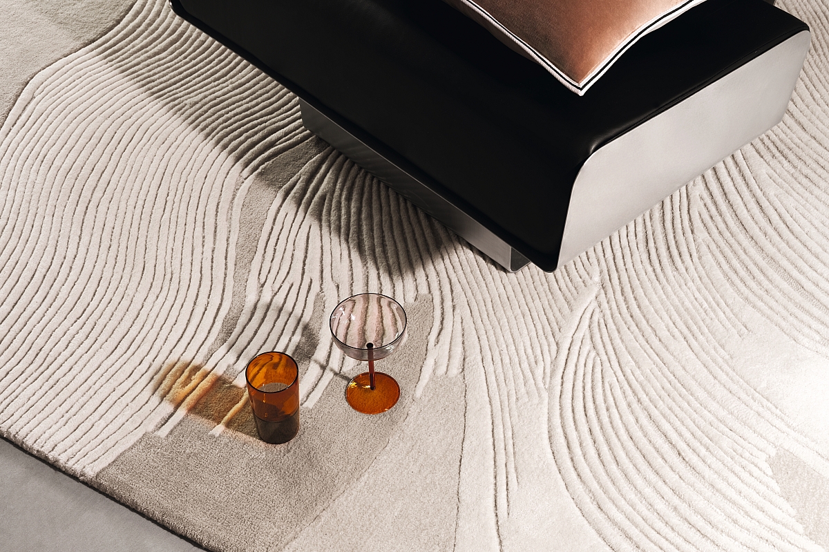 Vaip HOKKAIDO. Õhuline ja õrn muster, pehmed jooned ja kumerad vormid annavad vaibale rahuliku iseloomu ning teevad selle lihtsasti sobitatavaks eri interjööridesse. 2