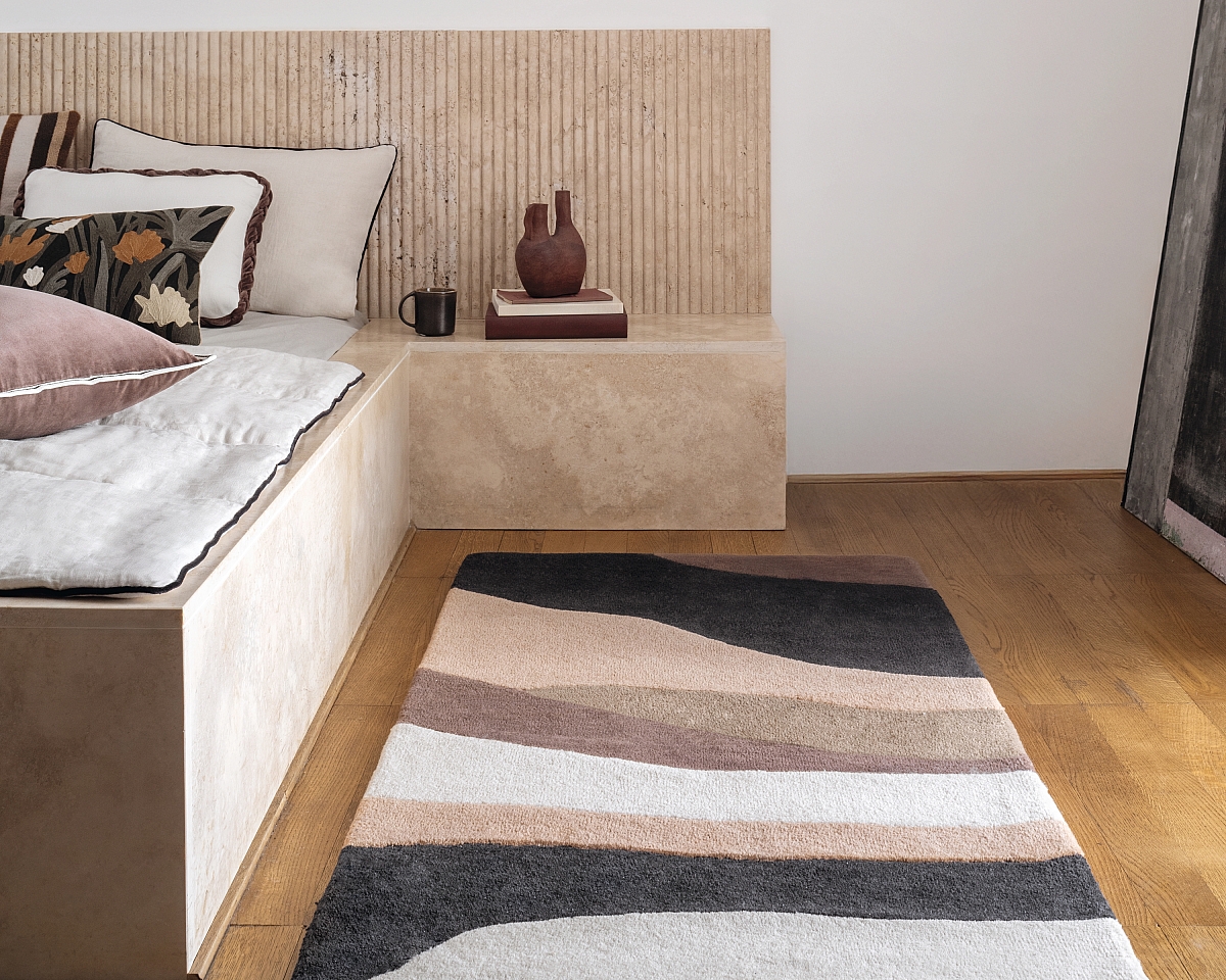 Zen-puu vaip. Mineraalsed toonid ja loodusest inspireeritud motiivid seovad vaiba ülejäänud ruumiga loomulikuks tervikuks. 4