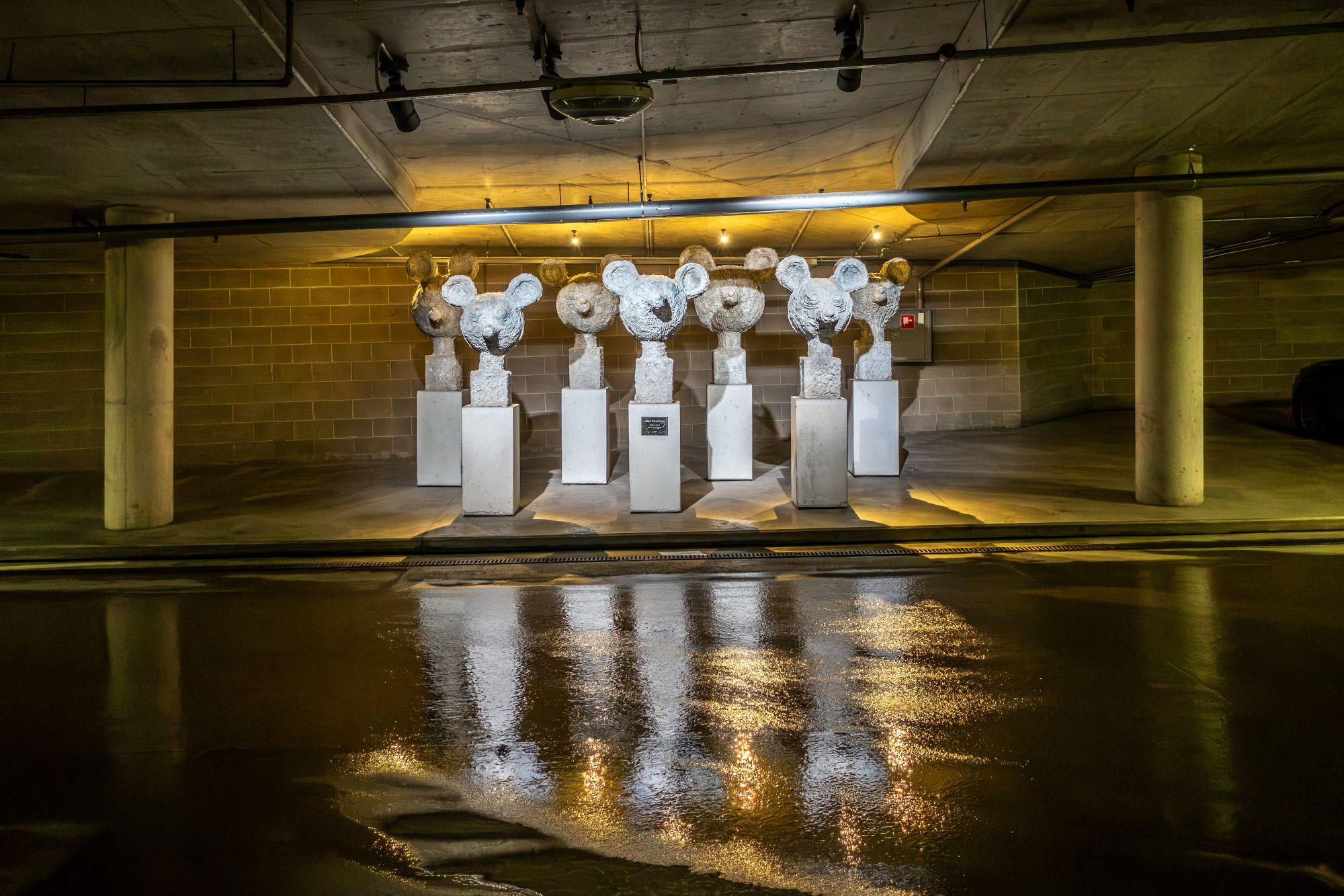 Vabaduse väljaku all ootab külastajaid Eesti esimene drive-in kunstinäitus