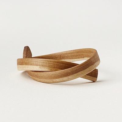 Eriline kingitus äripartnerile: kohalikust puidust tooted koos puu nimetuse ja kasvukohaga