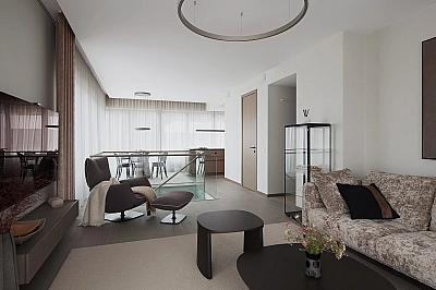 Kodusaate videolugu | Peenelt tasakaalukas monokroomne interjöör Merirahus