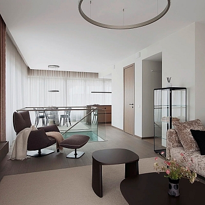 Kodusaate videolugu | Peenelt tasakaalukas monokroomne interjöör Merirahus