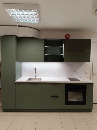 Uus näidis - sügavroheline köögikappide fassaad