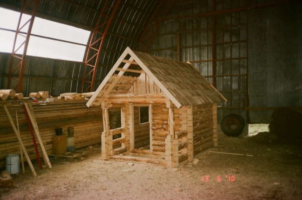 11 - PUPSI AZ OÜ hand made log houses