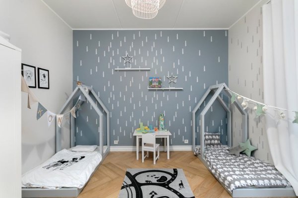 20 - Lastetoa sein on värvitud Stencil šablooniga