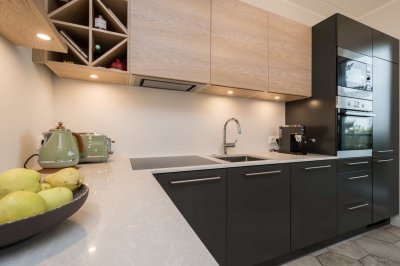 8 - Modernne eritellimus köögimööbel - must, valge ja puit