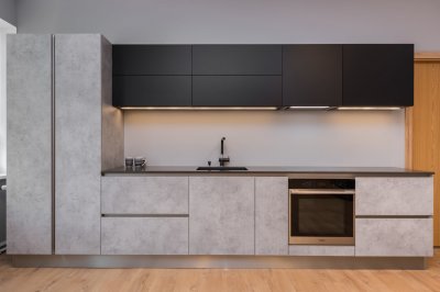 11 - Modernne eritellimus köögimööbel - kiviimitatsioon ja tumehall