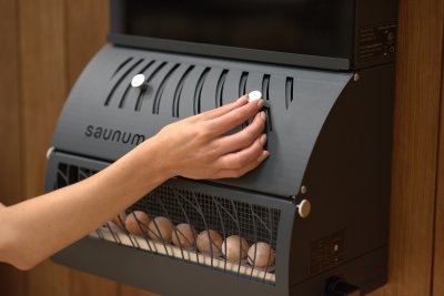 6 -  Saunum Base sisekliimaseade. Lisaseade leiliruumi, mis tagab leili võttes ühtlasema õhuniiskuse ja temperatuuri. Sisekliimaseade on mõeldud lisaks puu- või elektrikerisele. 