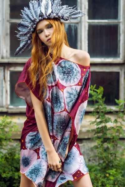 Käsitsi maalitud siidist kaftan