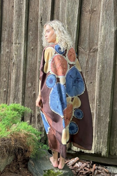 Käsitsi maalitud siidist kaftan