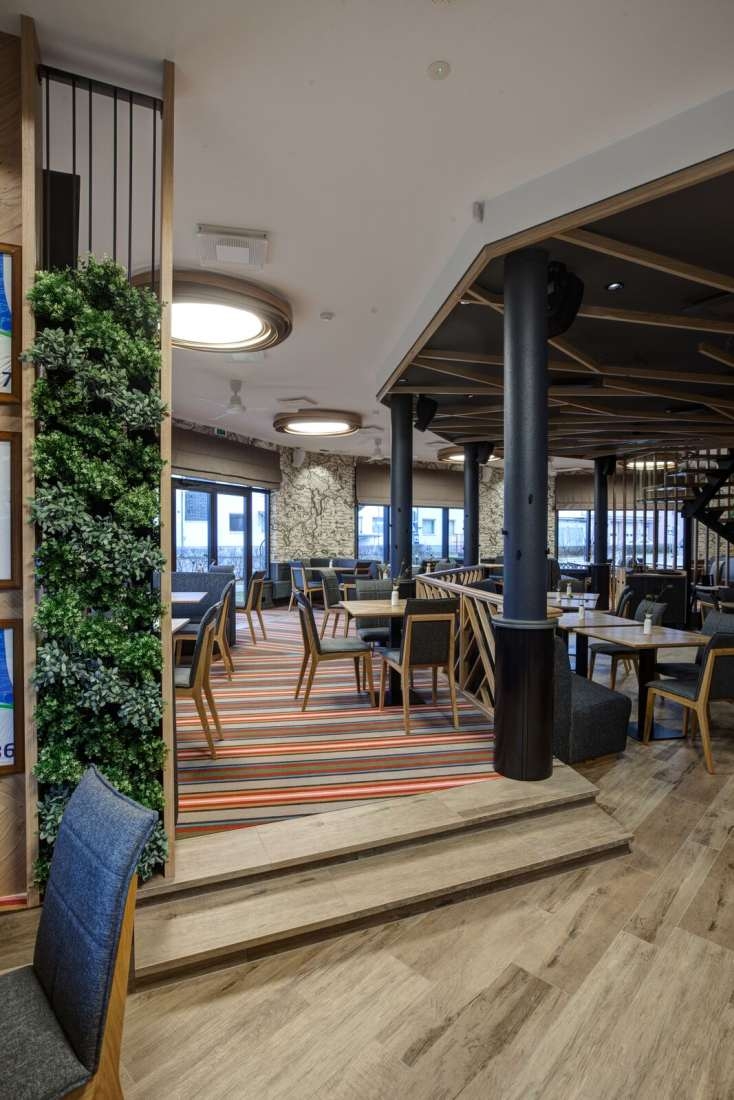 Ugandi Resto interjööris kajastuvad rahvustraditsioonid ja sport Ugandi Resto interjööris kajastuvad rahvustraditsioonid ja sport