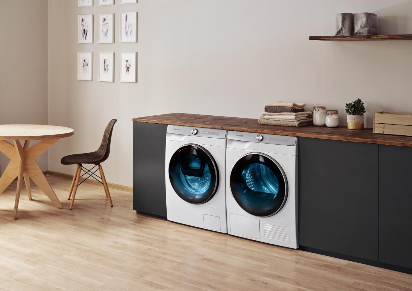 Erinevat sorti pesumasinate juures on kõige suuremaks energiakulutajaks vee temperatuur. Nii nõudepesumasinate kui ka pesumasinate põhiline aur läheb just vee soojendamisele, seega võimalusel tasub kaaluda jahedama veega pesemist.